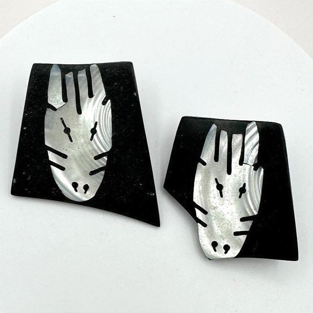 Vintage 80s Zebra Inlay Stud Earrings Mother Of Pearl Shell Women's Jewelry Boho